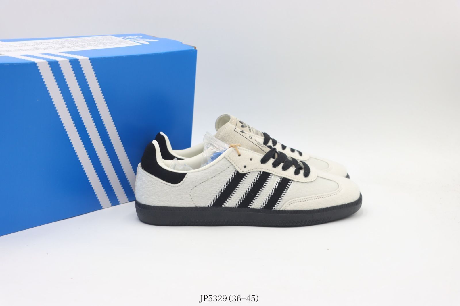 adidas スニーカー ホワイト/ブラック 箱付き adidas アディダス スニーカー キッズ 靴 白 ホワイト 黒