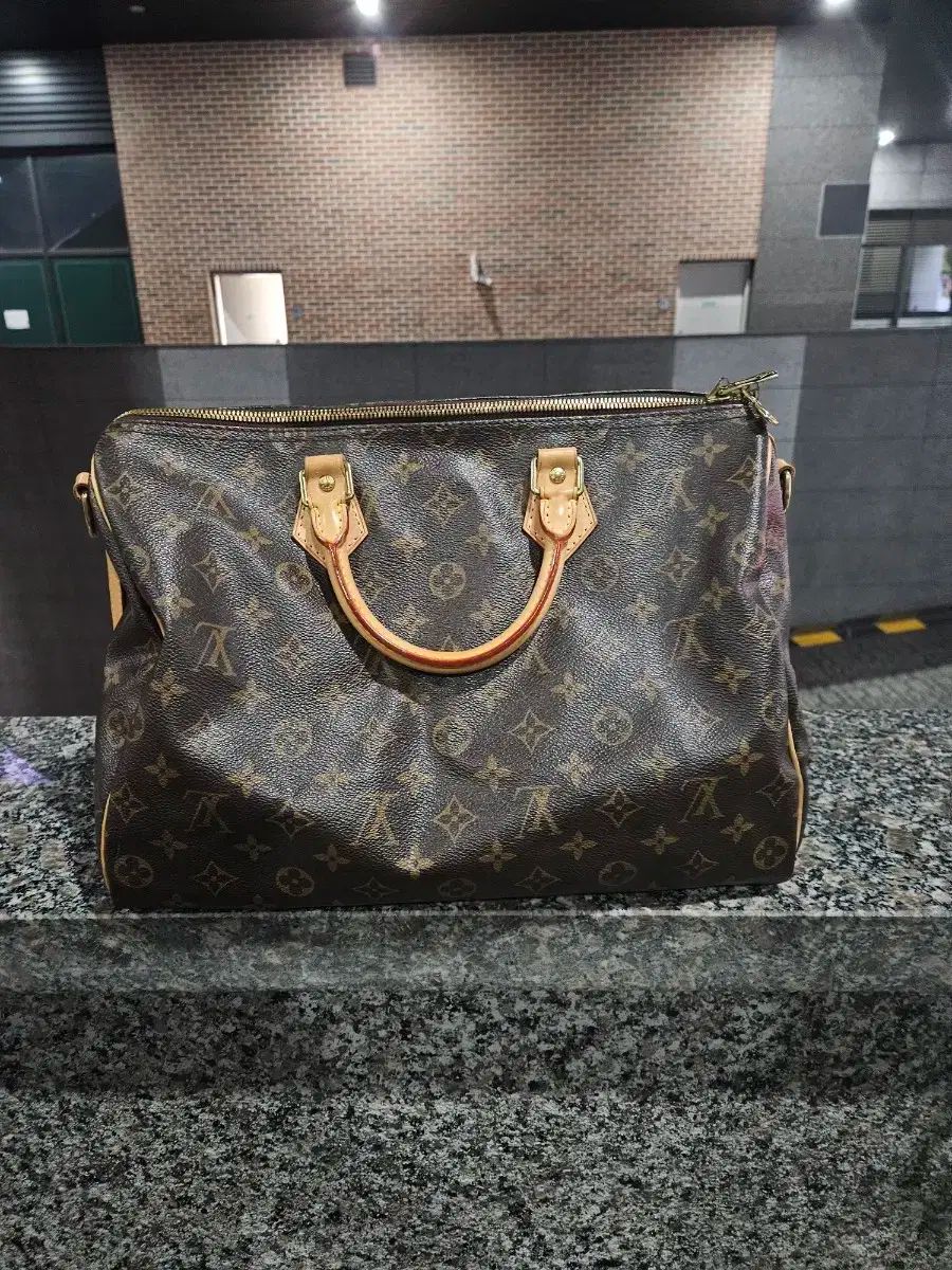 Louis Vuitton ルイヴィトン モノグラム バンドリエール