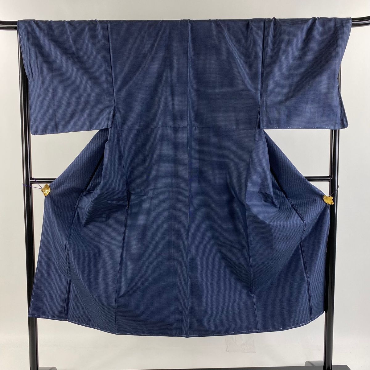 お見分け済　　新品未使用　正絹袷　縞紬単品 バイセル 着物 名品 大島紬 紺色 鳥 横縞 証紙有 正絹 袷（10月～5月