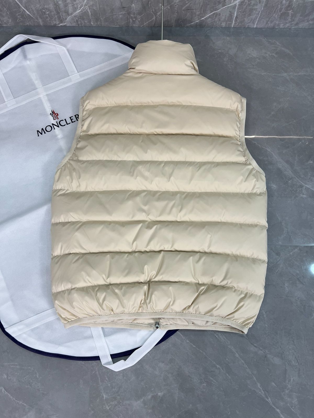 MONCLER モンクレール　ダウンベスト ベージュ Sサイズ モンクレール レディース ダウン ベスト MONCLER ブランド