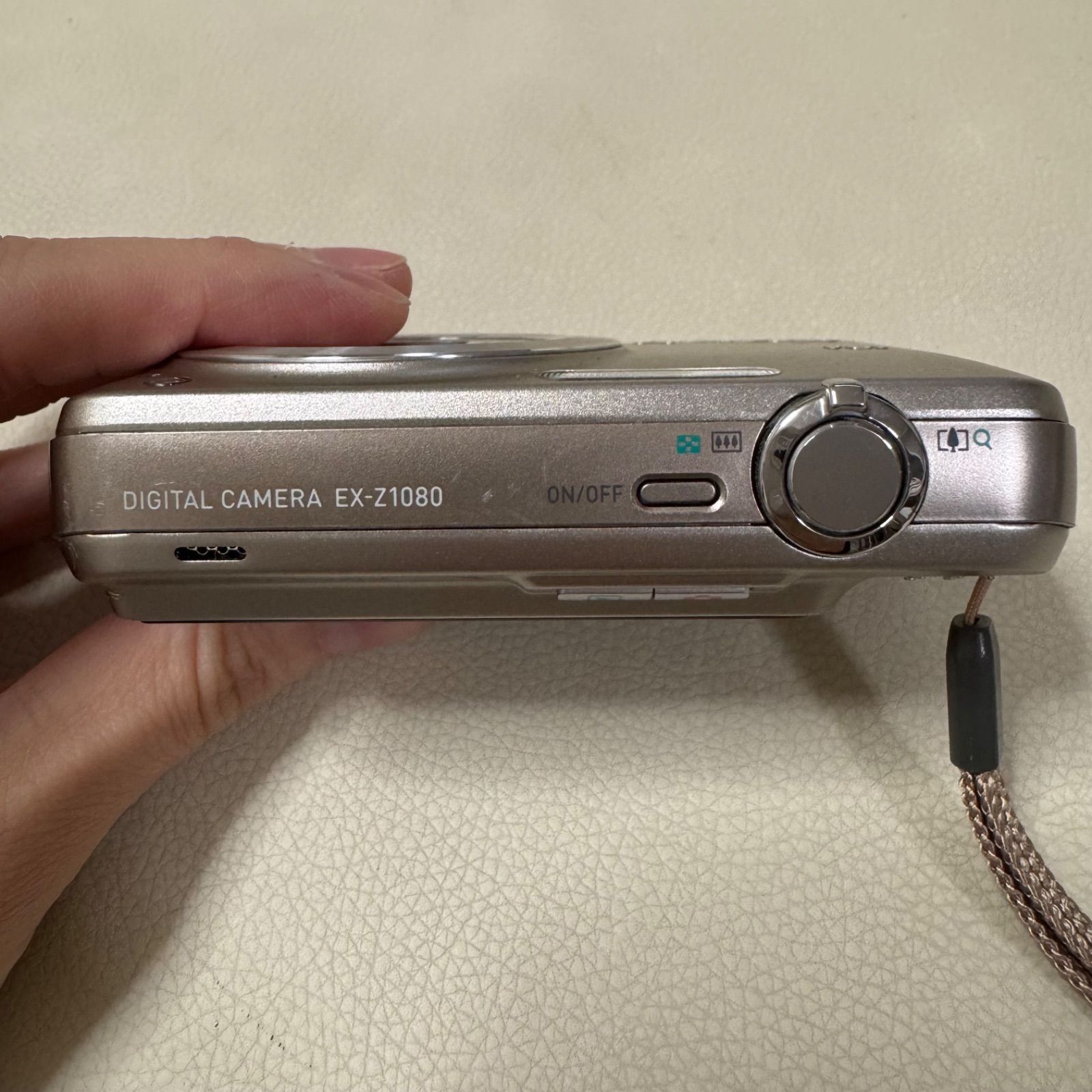 CASIO カメラ シルバー CASIO EXILIM EX-ZS12 Compact DIGITAL Camera