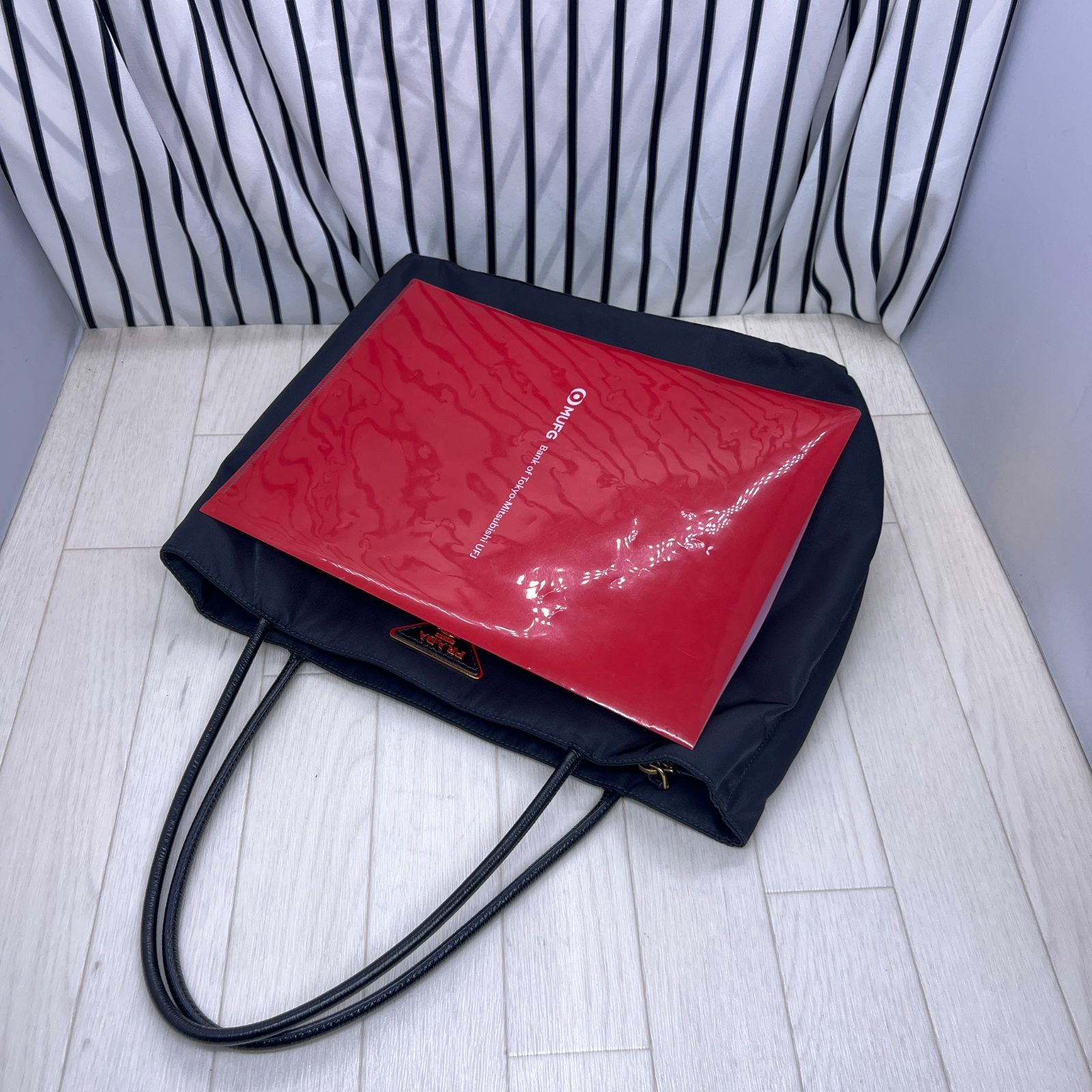 超美品】PRADA×プラダ A4収納可能金色プレートトートバッグ 美品✨ 超美品】PRADA×プラダ A4収納可能金色プレートトートバッグ 美品✨