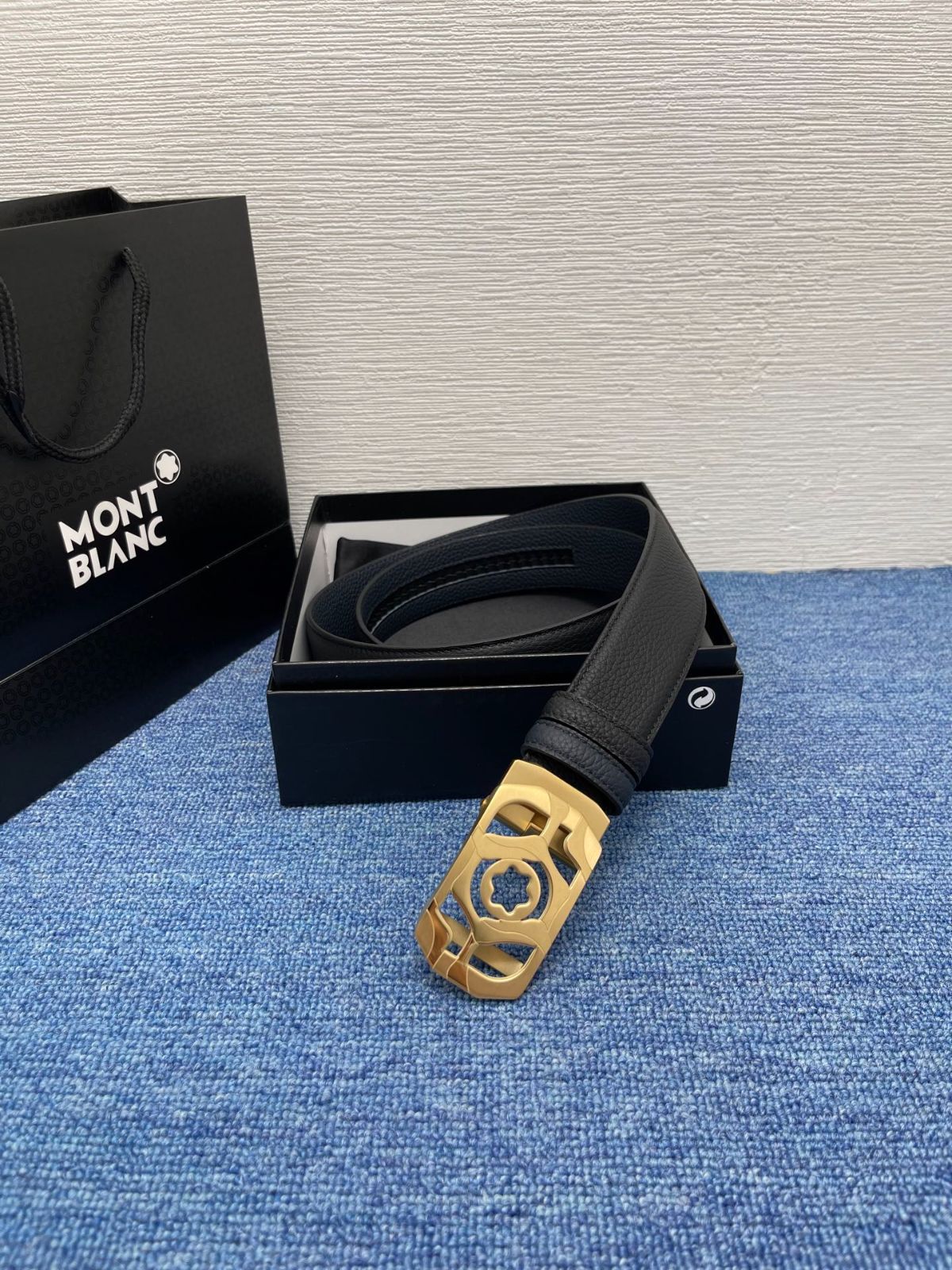 MONTBLANC(モンブラン)レザーベルトバッグ(SALE!国内発送) MONTBLANC(モンブラン)レザーベルトバッグ(SALE!国内発送) 楽天