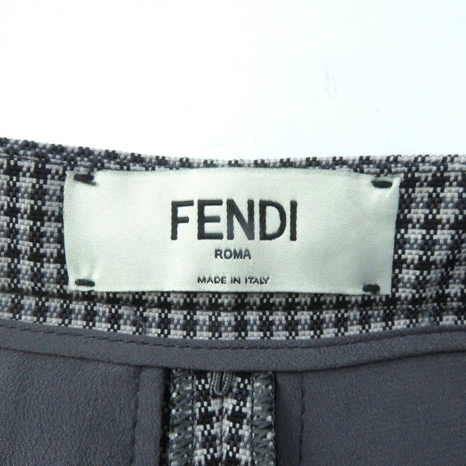 極美品☆FENDI フェンディ 2022年製 FR6398 千鳥格子柄 ショートパンツ ブラック グレー 36 ハンガー・ガーメント付き イタリア製  正規品 レディース - メルカリ