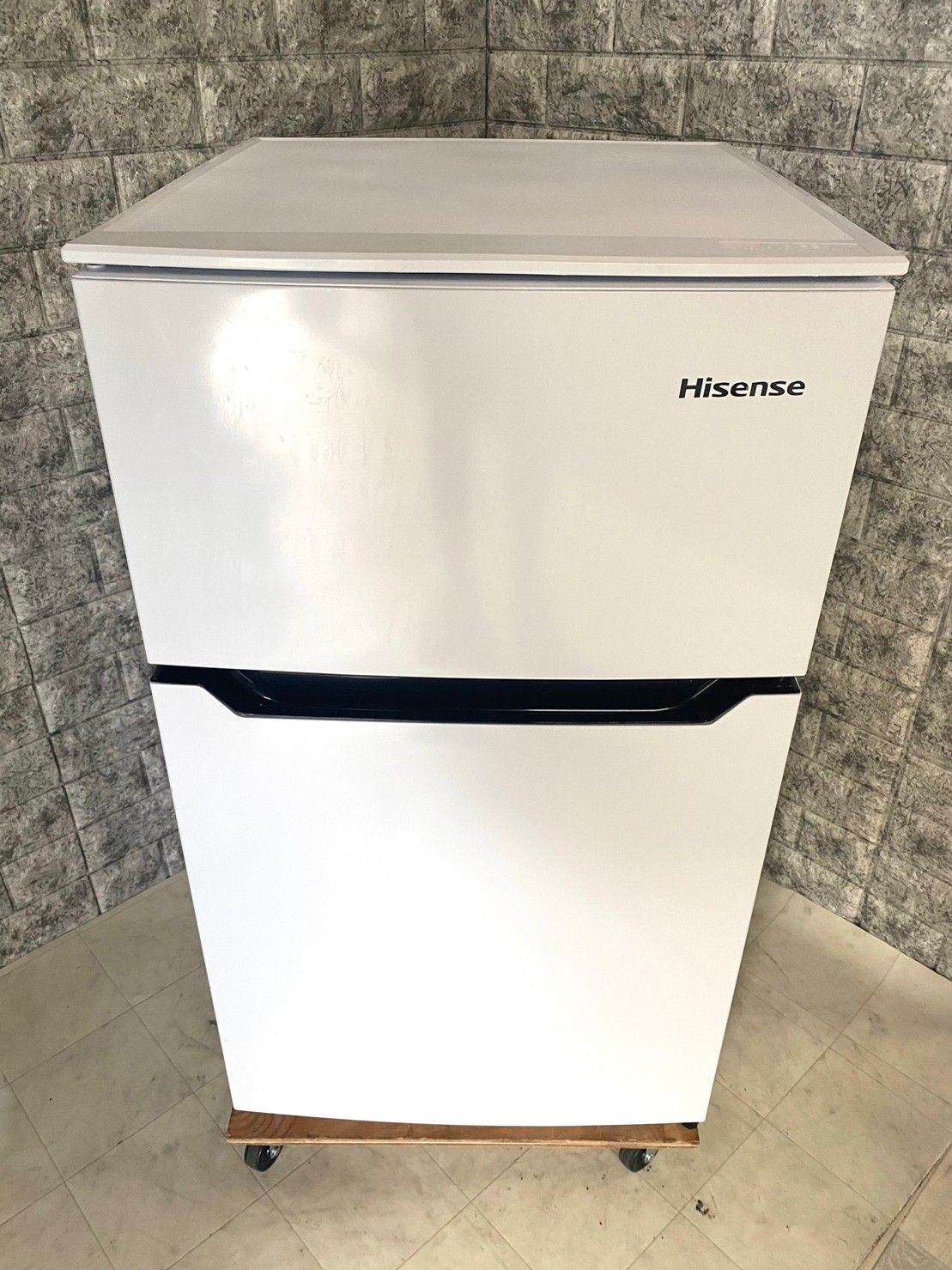 送料無料☆3か月保証付き☆2019年☆Hisense☆93L☆HR-B95A☆R-629