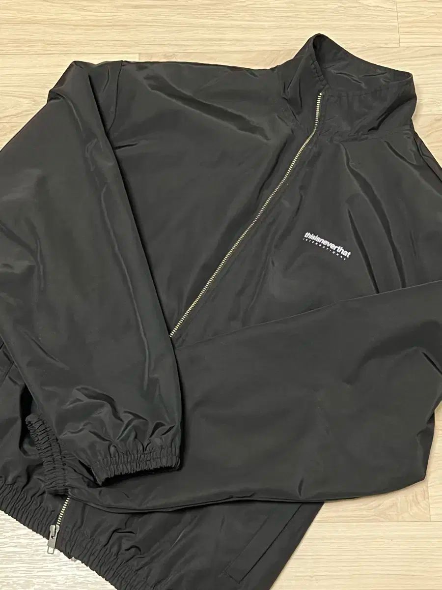 ディスイズネバーザット ブラック ウィンドブレーカー ウインドブレーカー