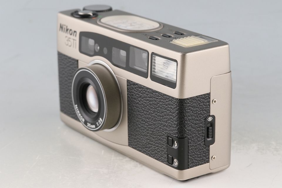 SHOP Nikon 35Ti 35mm Point & Shoot Film Camera #60071D4 Use