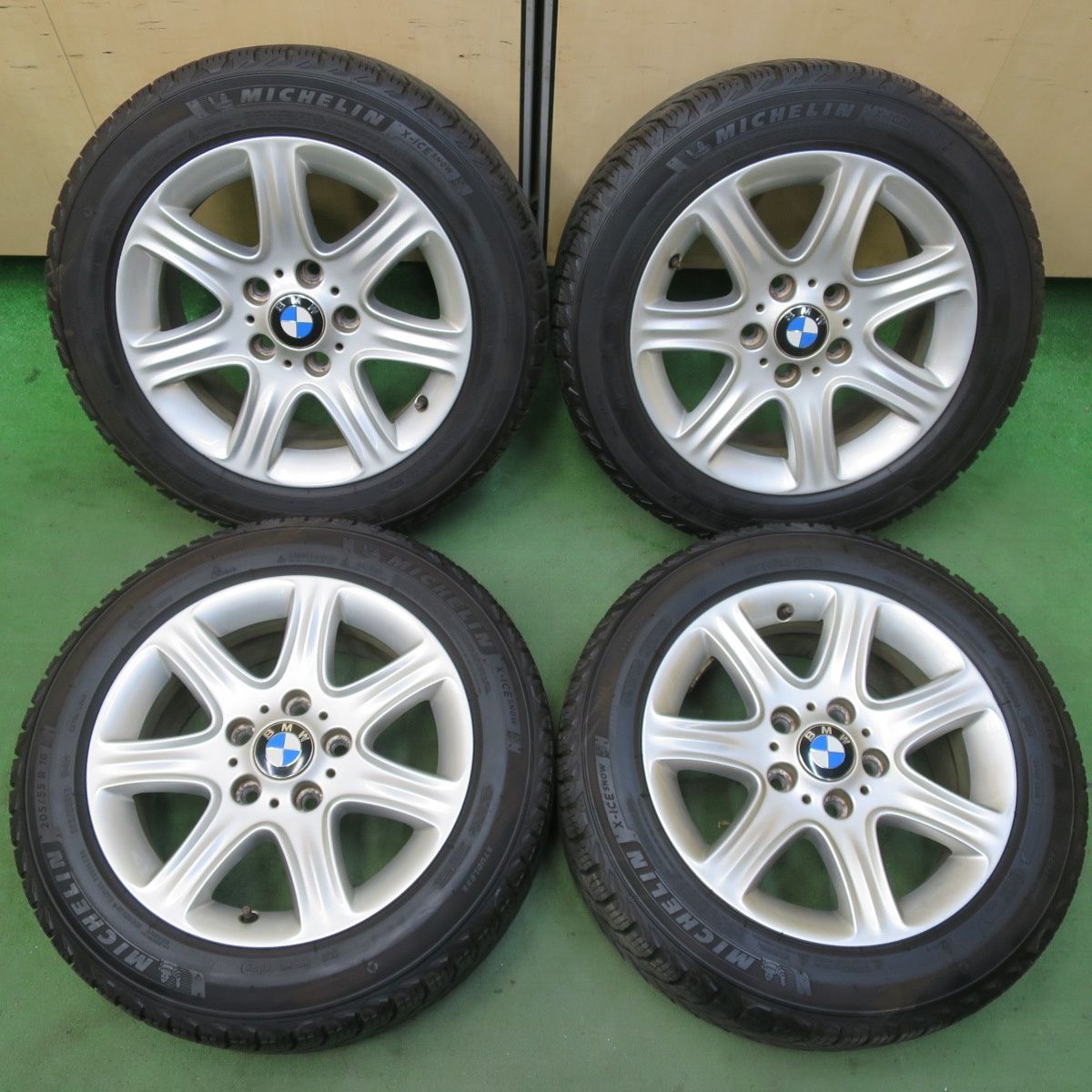 バリ溝 8.5分 BMW 1シリーズ F20 純正 205 55R16 スタッドレス ミシュラン X-ICE SNOW 16インチ PCD120 5H 5092902イス