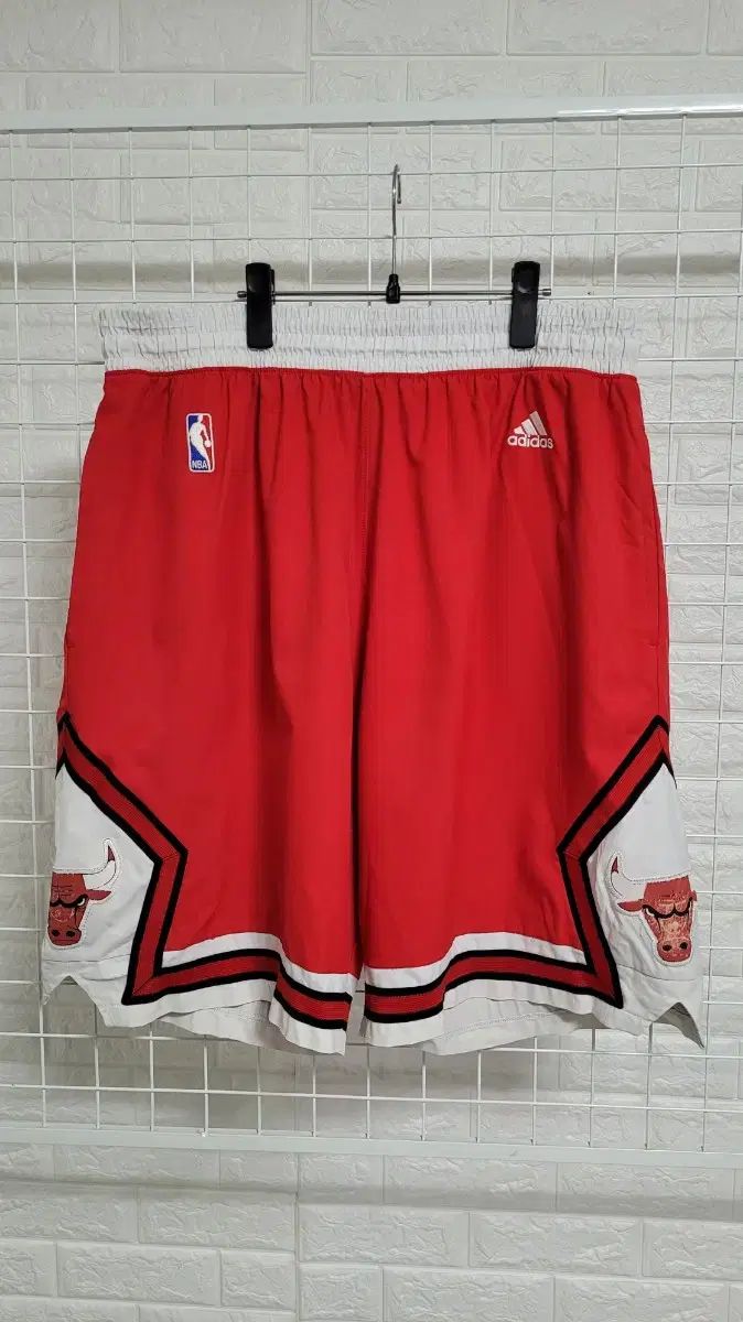 XL adidas アディダス Xnba コラボ サカゴブルズマーキング バミューダ ウエストゴムハーフパンツ