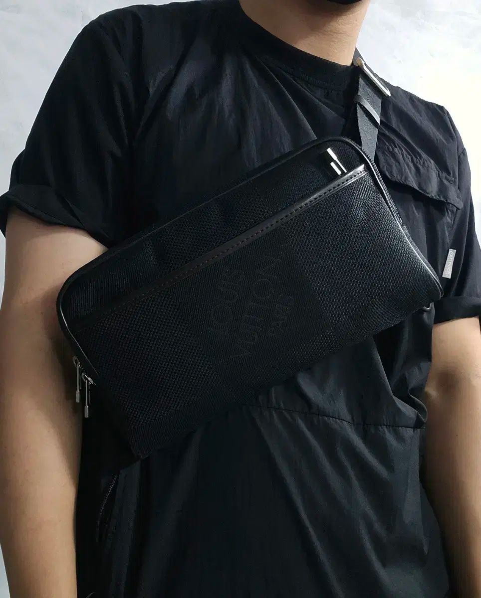 LOUIS VUITTON ルイ ヴィトン ダミエジェアン アクロバット ボディ