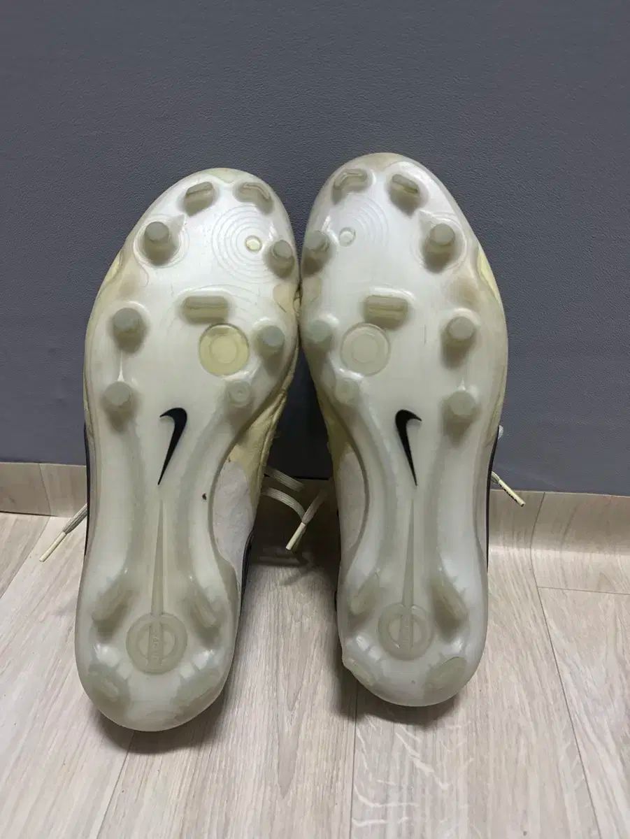 ● NIKE