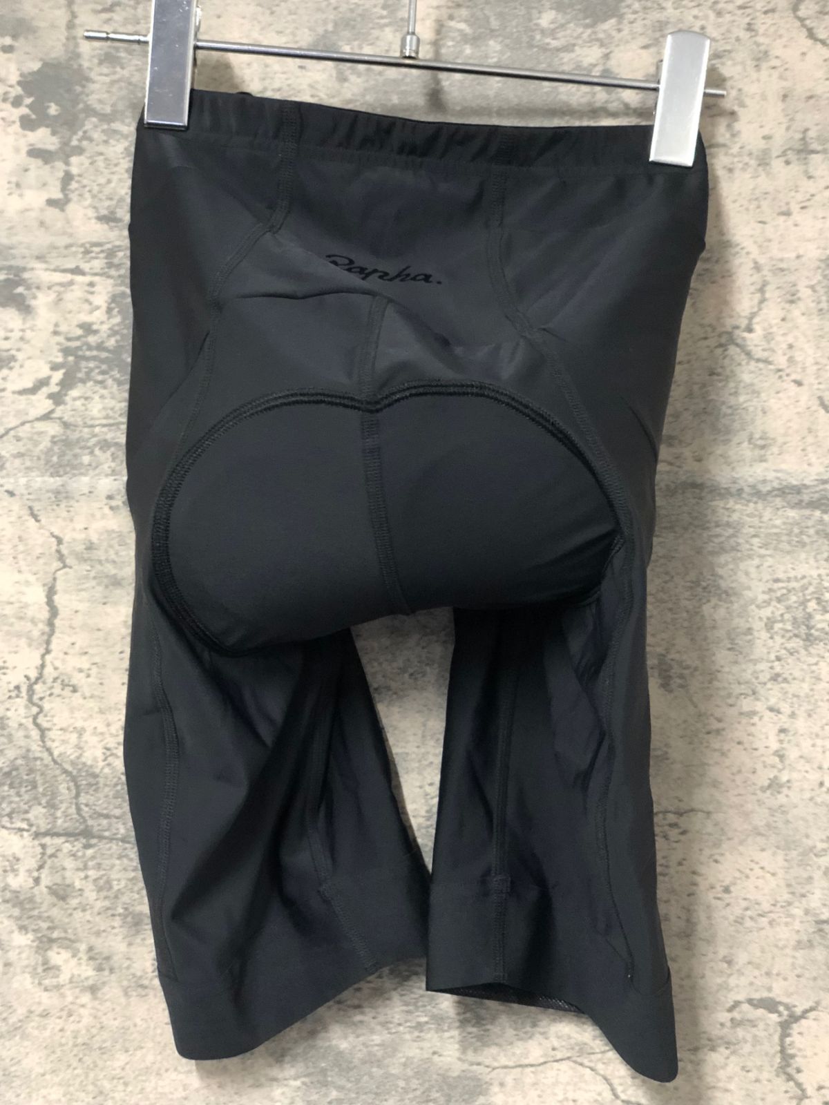 escada　ラファRapha 32 美品ショートパンツ　ブラック Rapha 3/4 shorts ラファ ウェア 32 ショート パンツ 黒 - メルカリ