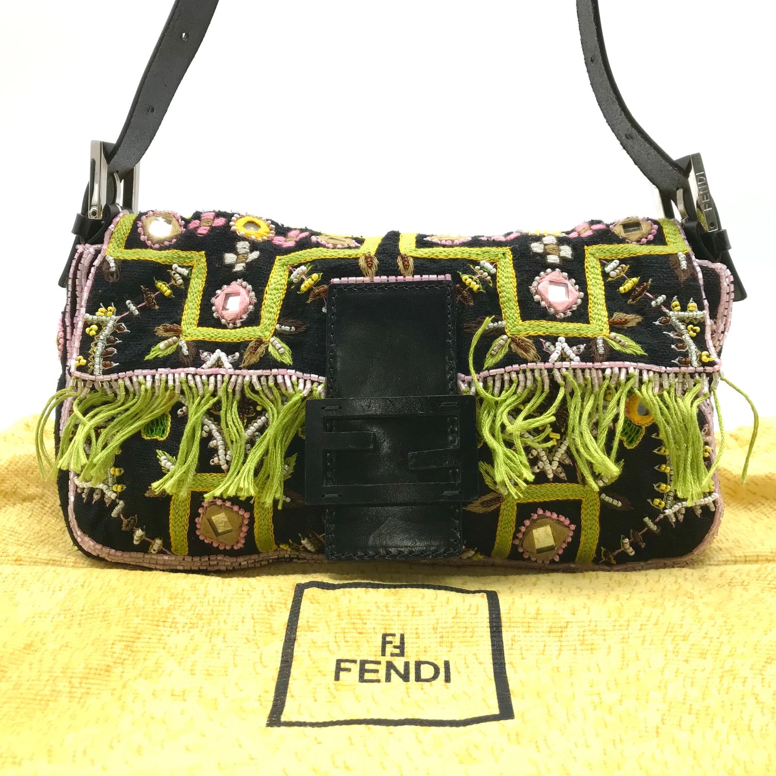 超美品 FENDI フェンディ マンマバケット ビーズ 刺繍 フリンジ ハンド ショルダー バッグ ブラック a2406 - メルカリ