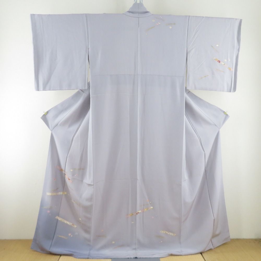 訪問着 刺繍 箔 吹き寄せに四季花文様 薄紫色 袷 広衿 正絹 紋なし 仕立て上がり着物 身丈164cm 訪問着 刺繍 箔 吹き寄せに四季花文様 薄紫色 袷 広衿 正絹 紋なし