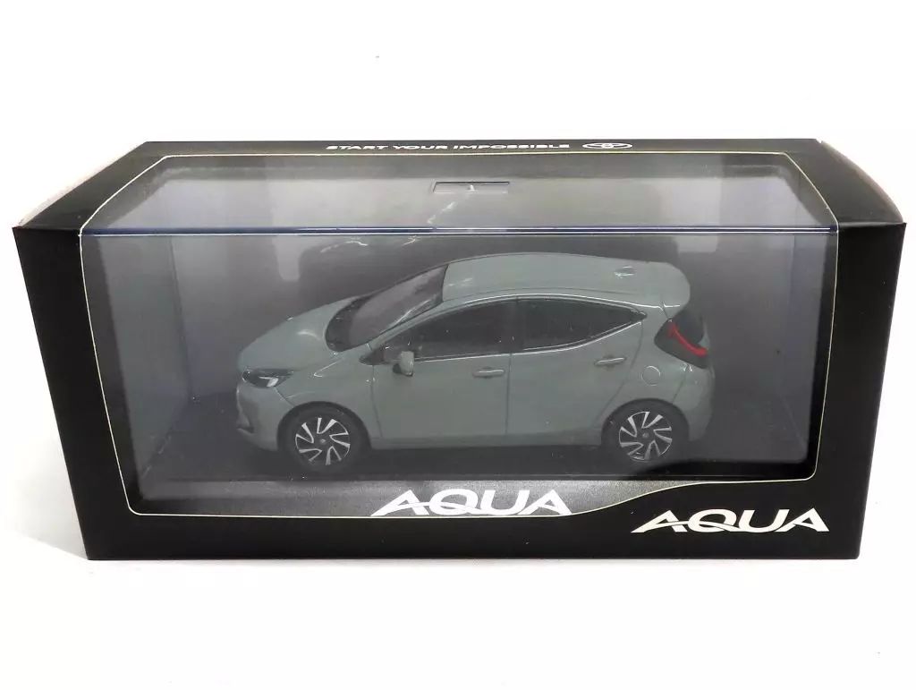 sienta/シエンタ ミニカー 1/30 6×3 アーバンカーキ ☆新型 シエンタ ミニカー トヨタ 1/30 アーバンカーキ 6X3 カラー