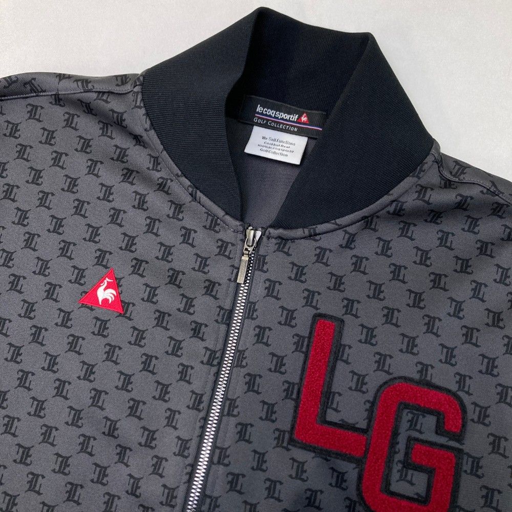 サイズ：L LE COQ GOLF ルコックゴルフ  ジップジャケット 総柄 グレー系 [240101442133] ゴルフウェア メンズ ストスト サイズ：L LE COQ GOLF ルコックゴルフ ジップジャケット 総柄