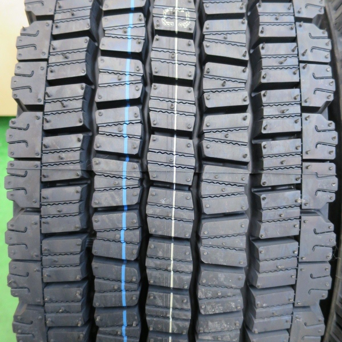 19.5インチ 4120905イスタ