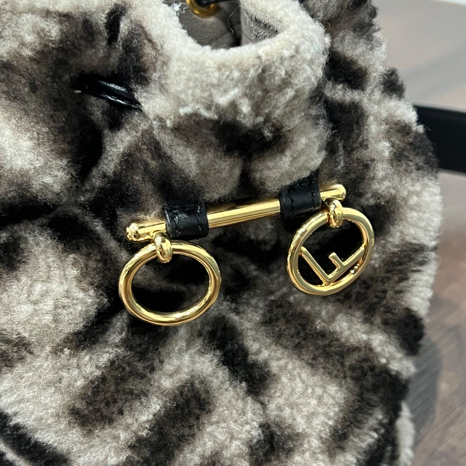 希少美品]フェンディ モントレゾール ミニ FF柄 ファー レザー ミニ 