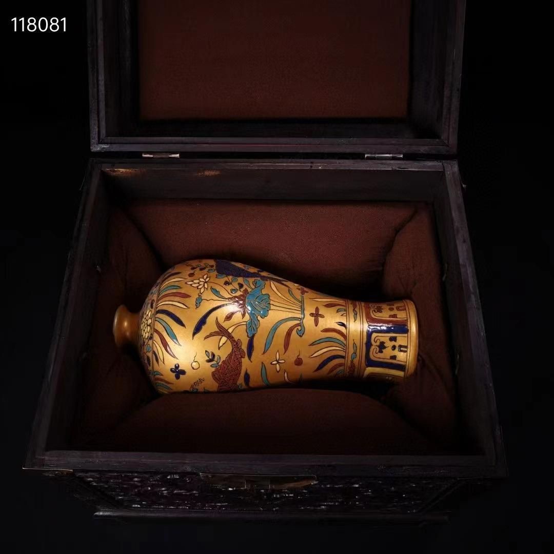 中国古美術・稀有品・純手描き金粉彩陶瓷花瓶・黑檀木箱付き・観賞瓶