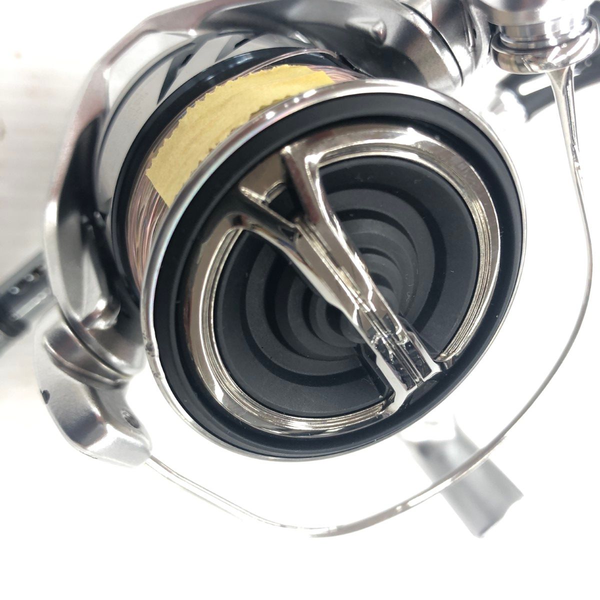 SHIMANO - σσ【中古】SHIMANO  スピニングリール 23ストラディック 3000MHG 美品 程度A ゴメクサスハンドルノブ・ドレスハンドル付 045874 目立った傷や汚れなし σσ SHIMANO シマノ スピニングリール 23ストラディック 3000MHG
