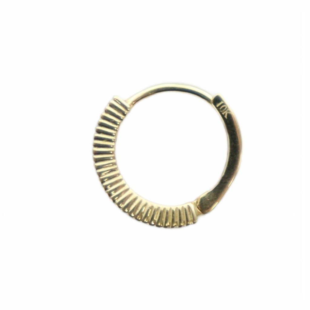 アヴァランチ AVALANCHE ピアス アクセサリー 片耳用 ロゴ ラインストーン ゴールド色 GY18 |MQ