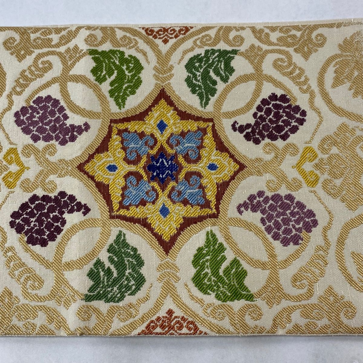 袋帯 美品 逸品 龍村平蔵 落款 胡綾葡萄文 華文 金糸 ベージュ