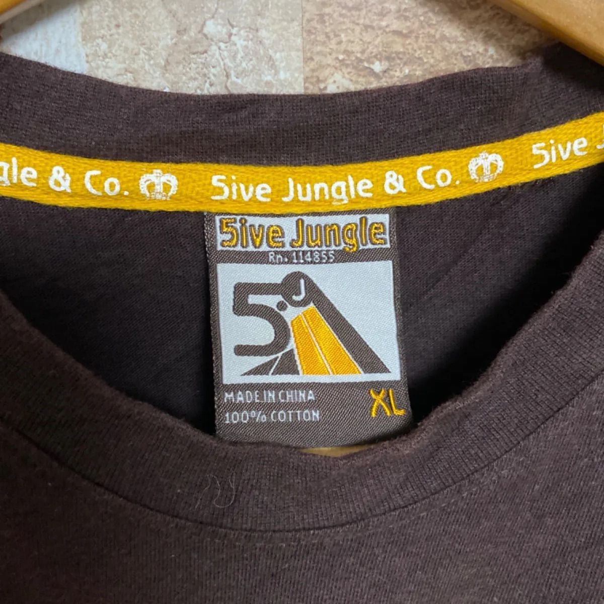 古着 US【5ive Jungle】ファイブジャングル　Tシャツ　半袖　XL　メンズ　紳士服　グラフィックTシャツ　プリントTシャツ　ヴィンテージTシャツ　総柄Tシャツ　ブラウン　オシャレ　シンプル　アメカジ　オーバーサイズ　ビッグサイズ　HIPHOP