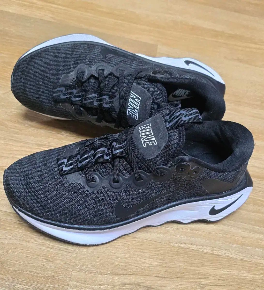  ナイキ ウール モティバ ブラック ランニングシューズ その他 靴