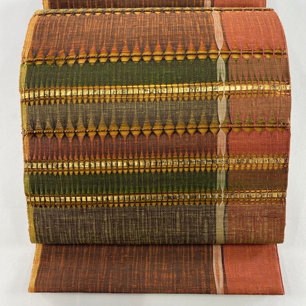 袋帯 秀品 渡文 落款 すくひ 幾何学模様 箔 金糸 赤茶 お太鼓柄 正絹