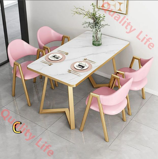 シンプルなカジュアルオフィス