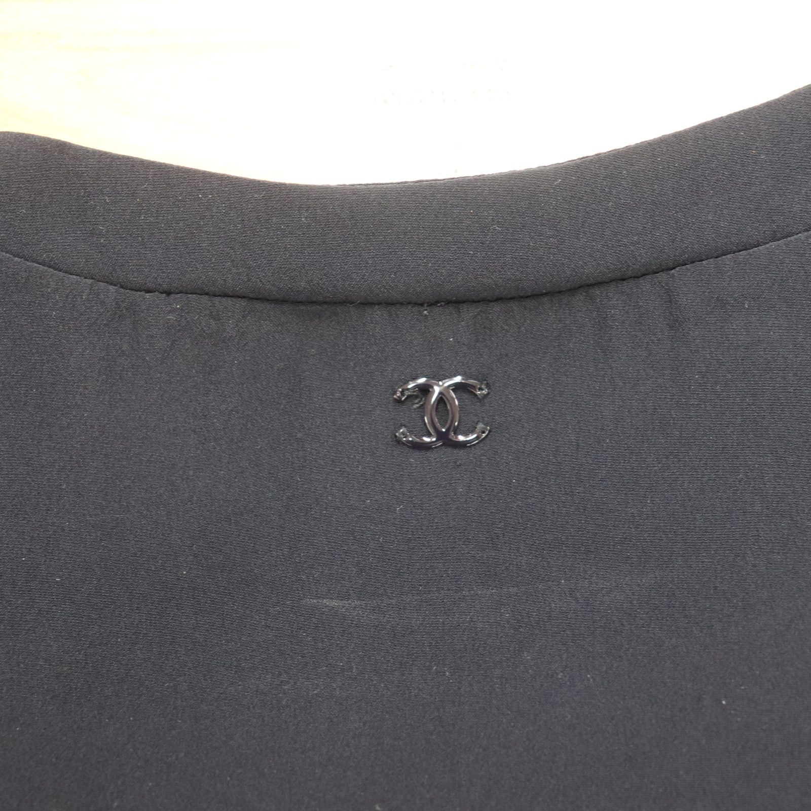 ITWBAWOATVWO 即決 本物 CHANEL シャネル カメリア ノースリーブ トップス P43074 シルク ネイビー 紺 レディース サイズ 38 CHANEL - ITWBAWOATVWO CHANEL シャネル カメリア ノースリーブ