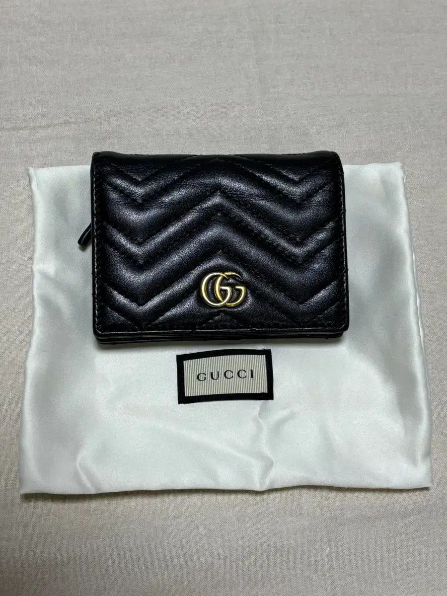 GUCCI グッチ マーモント マトラッセ 女性 レディース 二つ折り財布