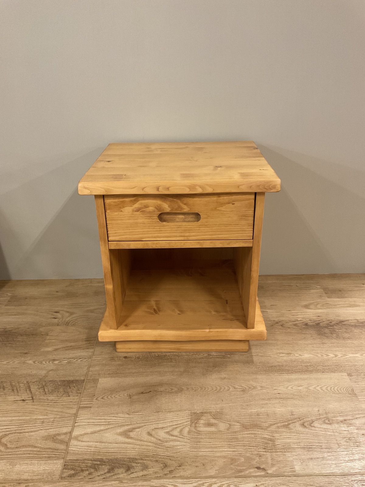 無印良品　ウォールナット　木製 ガラスキャビネット　引き戸　脚付き　廃盤モデル 無印良品 ウォールナット 木製 ガラスキャビネット 引き戸 脚付き 廃盤