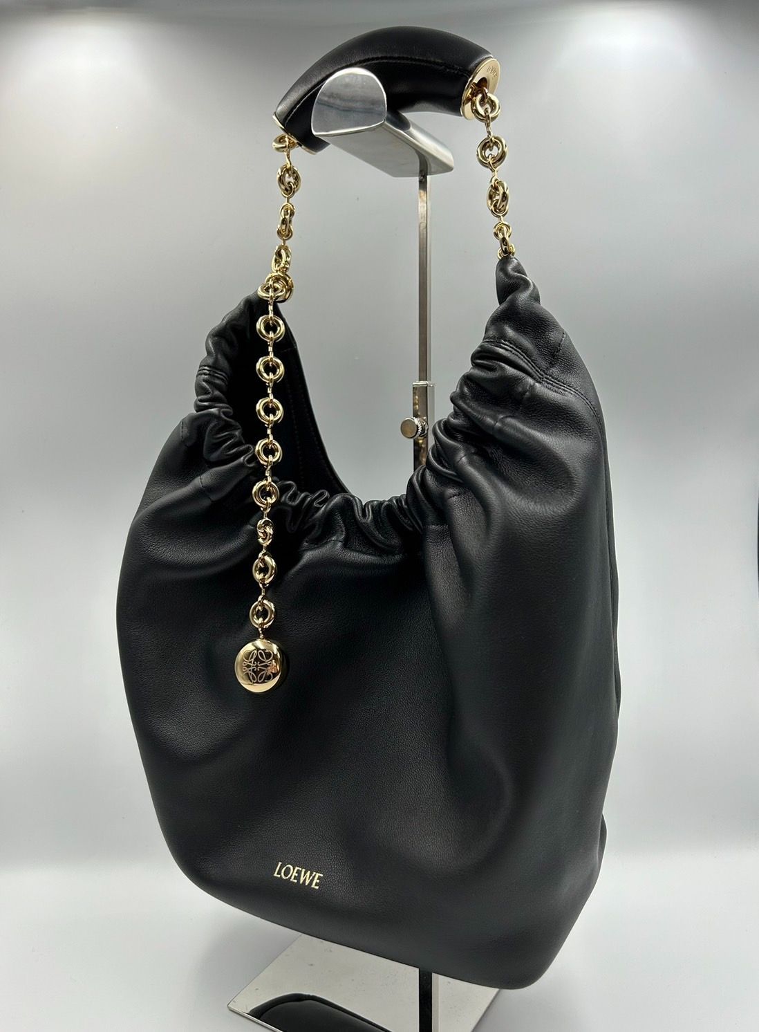 LOEWE ロエベ スクイーズバッグ スモール ブラック - メルカリ