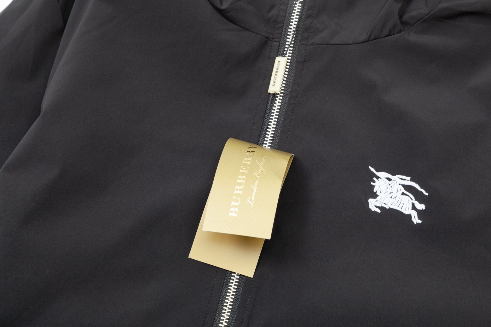 【関税込み】Burberry ブラック EKD 刺繍 フーディ Burberry EKD-Embroidered Hooded Lightweight Jacket, Size