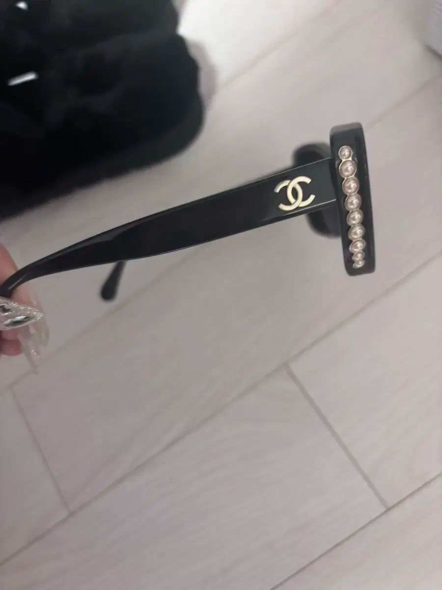 CHANEL パール装飾 ブラックサングラス 楽天市場】CHANEL シャネル サングラス ブラック 2連 パール