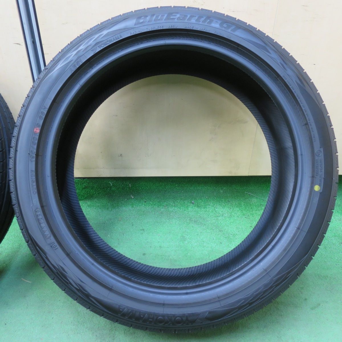 ヨコハマタイヤ 195/50r19 88h 新型プリウス60系 Zグレード