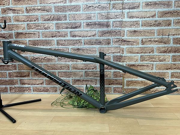 イチ推し!! 未走行品!! TRANSITION PBJ SHORT FRAME CHRISKING MTB