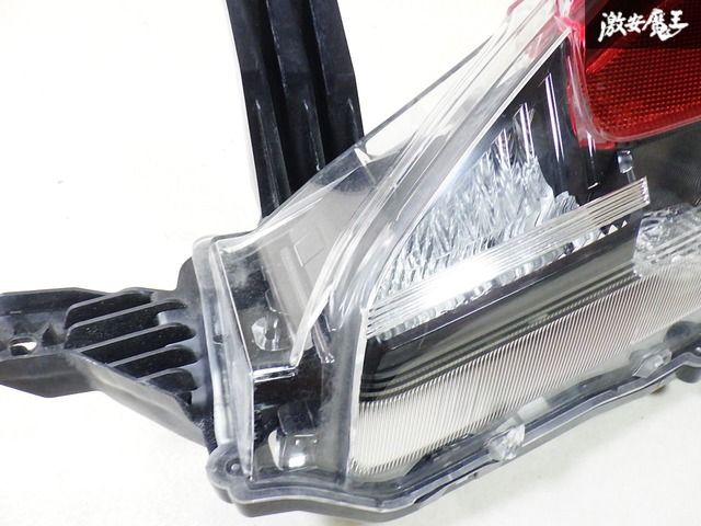 プリウスPHV zvw52 GRリアターンシグナルランプ　助手席側 Yahoo!オークション -「プリウスphv 52」(ウィンカー、サイド