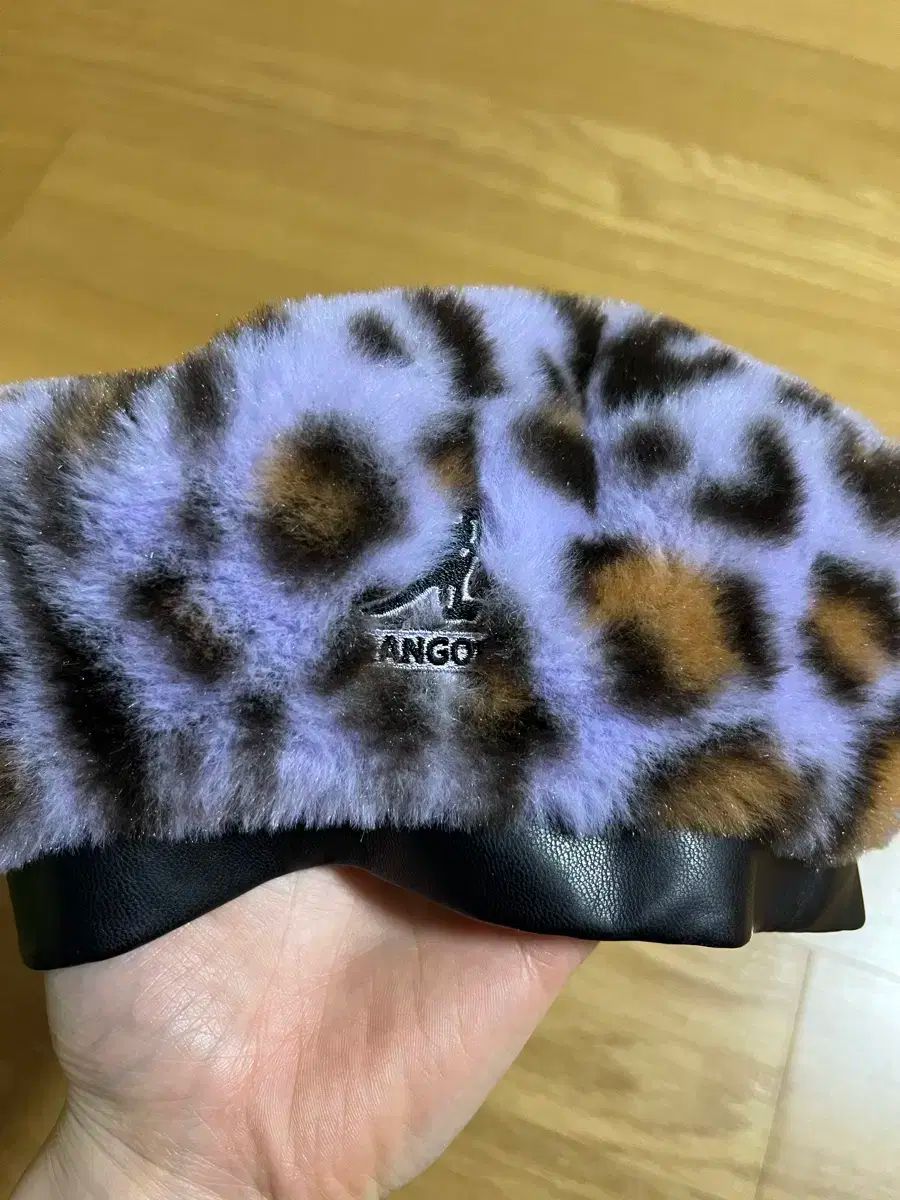 Palace】Furry Ears Nein Cuff Beanie Snow Leopard 24FW 人気 (Palace