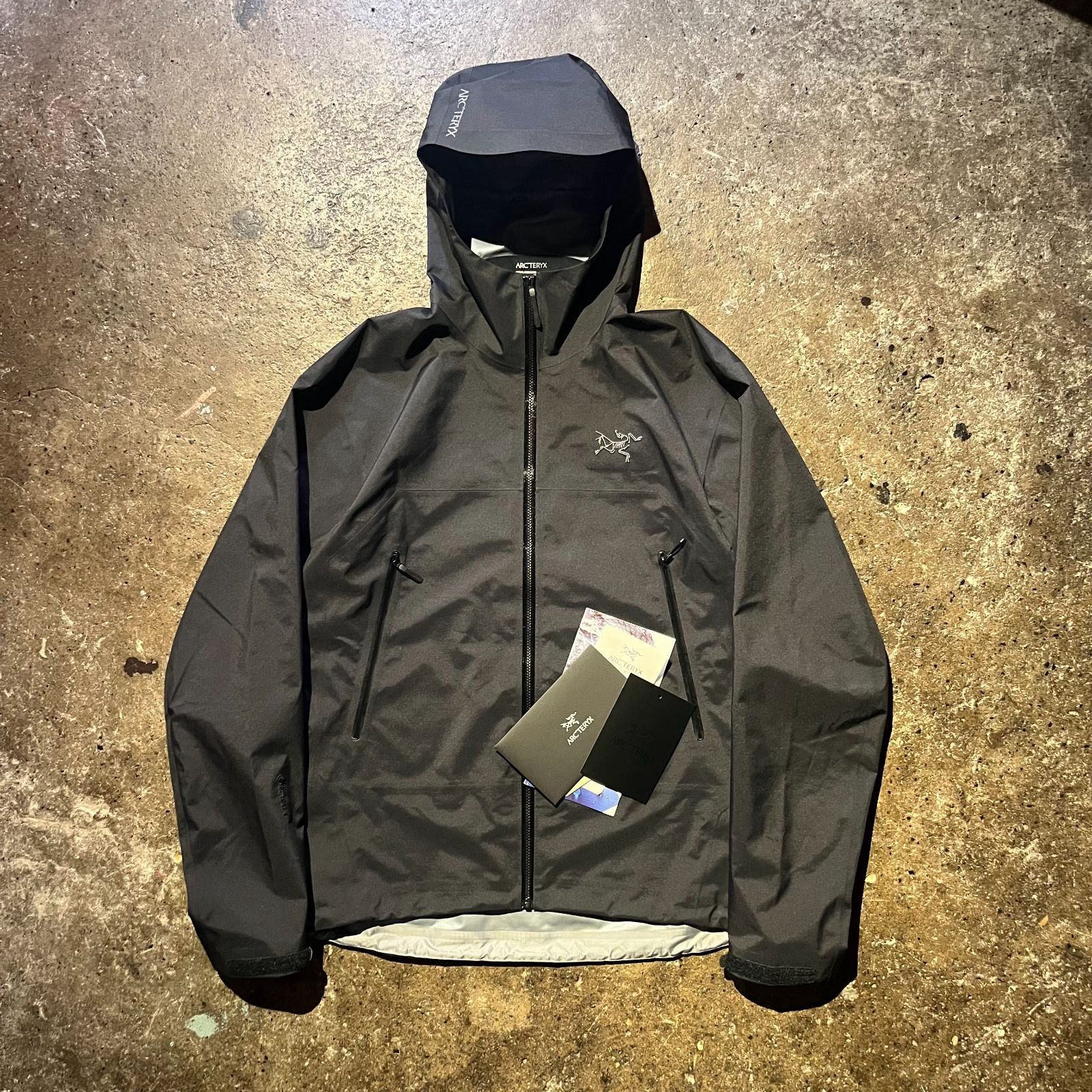 【美品】ARC'TERYX ベータジャケット サイズS BIRDAID付属 アークテリクス ベータジャケット BIRD AID付属 S CLOUD グレー 新品