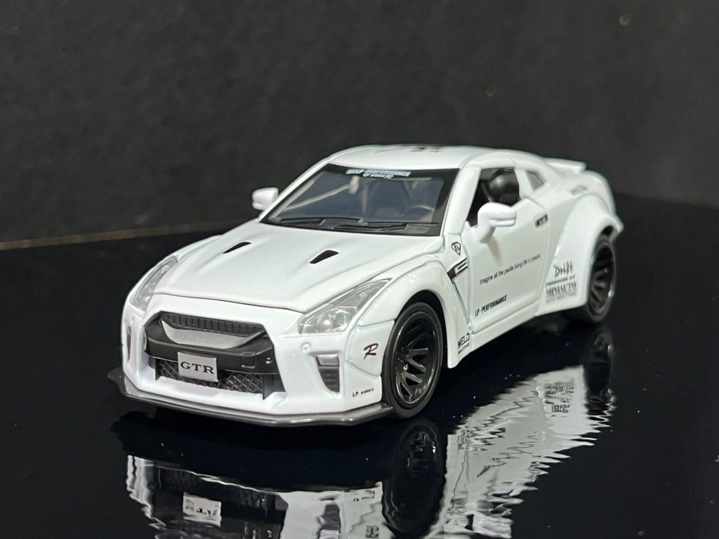 日産 GTR 1/32 ミニカー 白 ホワイト ニッサン - メルカリ