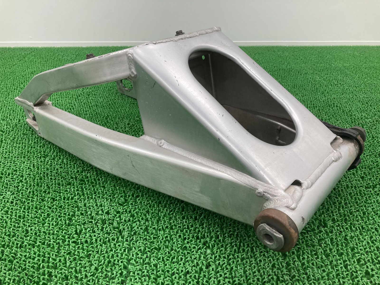 YZF-R1純正スイングアーム_割れなし修正に/04～06年/5VY Yahoo!オークション -「yzf-r1」(スイングアーム) (パーツ)の落札相場