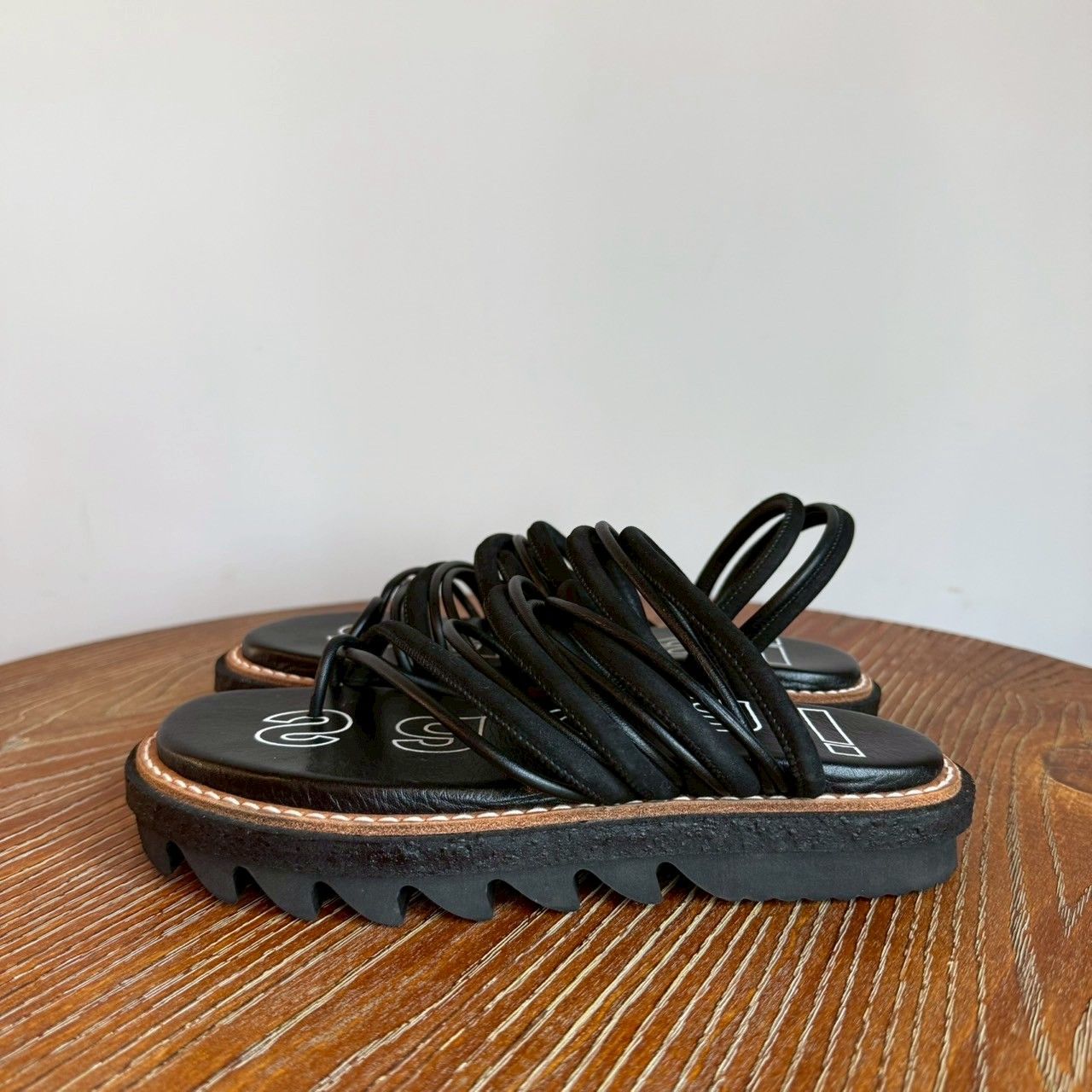 sacai シャークソールフラットサンダル sacai 』サカイ (37)シャークソールサンダル レザーチューブ