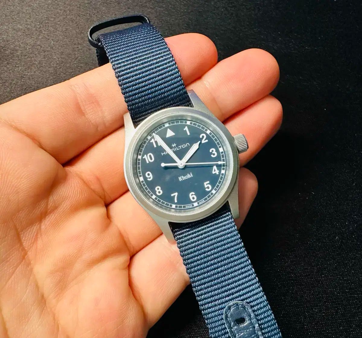 速くおよび自由な HAMILTON(ハミルトン) カーキフィールド 33mm 青文字盤 新モデル 時計