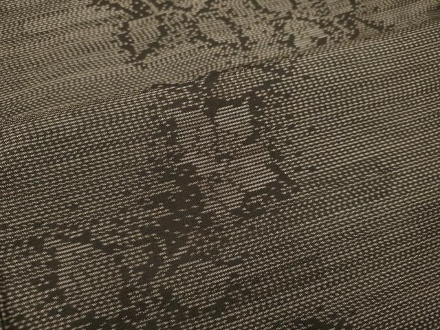 平和屋着物○本場大島紬 古代染色純泥染 草花文 宮脇兼太郎商店謹製