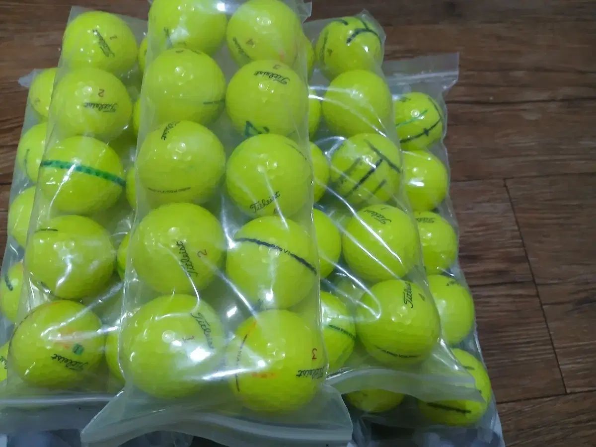 テイラーメイド ロストボール V1x 4ps 10個 1パック | 50個 18000円