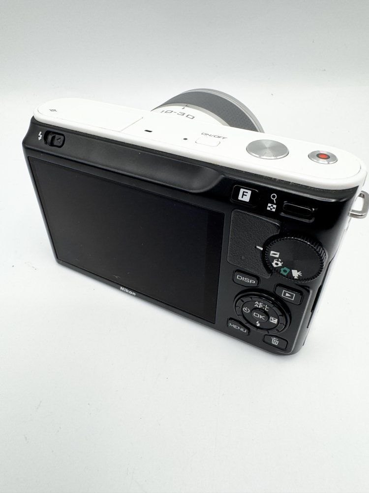 Nikon 1 J1 ミラーレスカメラ ホワイト Amazon | Nikon ミラーレス一眼カメラ Nikon 1 (ニコンワン) J1