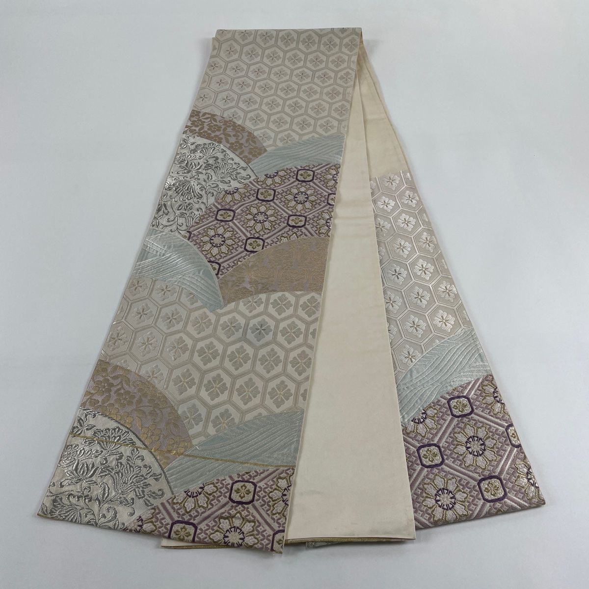ムガシルク 金彩花唐草ライトベージュ全通柄 名古屋帯 (袋帯としても)極美品 楽天市場】ムガシルク（帯｜和服）：レディースファッションの通販