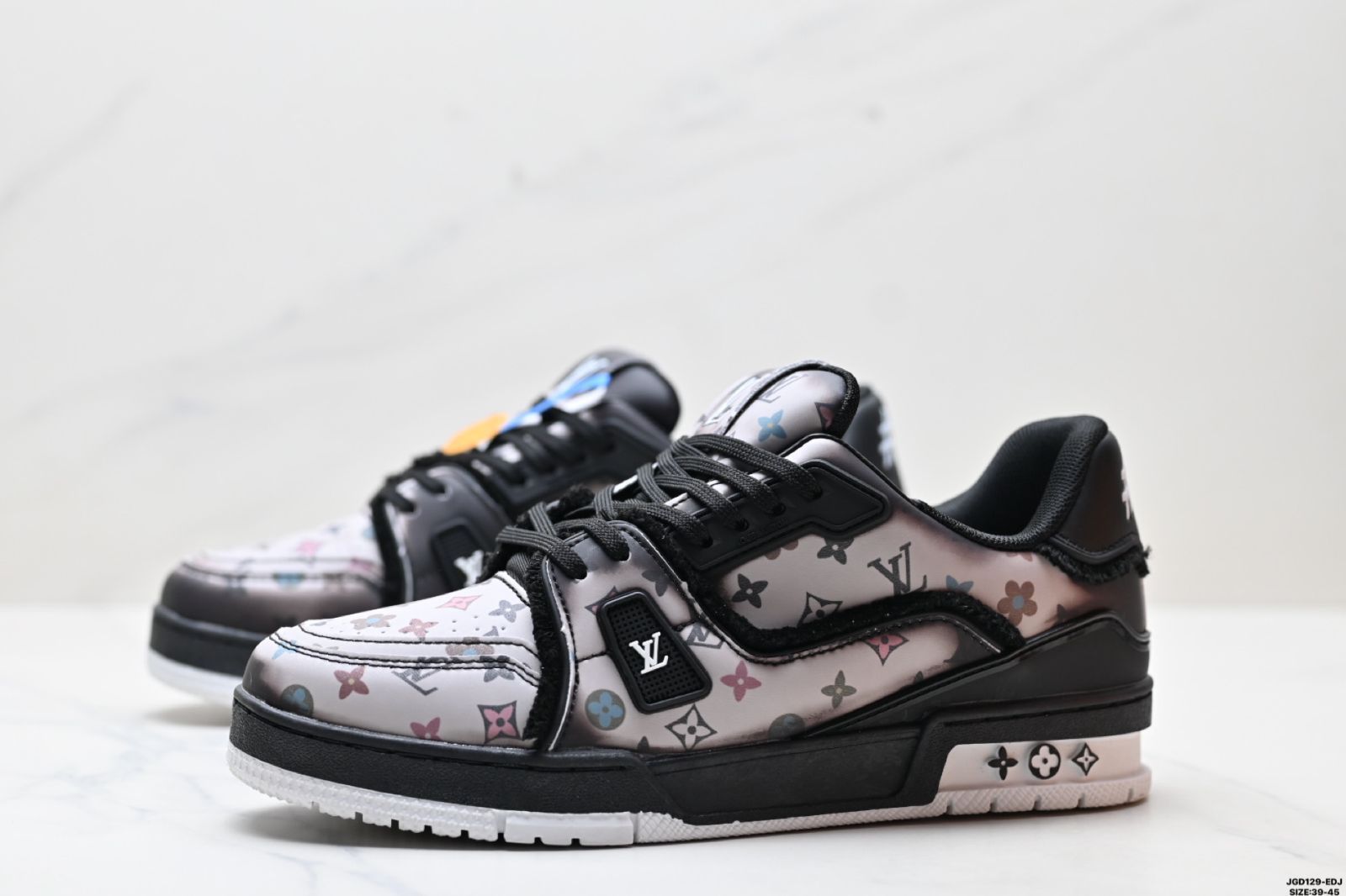 【スポーツカジュアル♪♪】Louis Vuitton★スニーカー 新品のLVルイ・ヴィトン Louis Vuitton Trainer スニーカー ロー